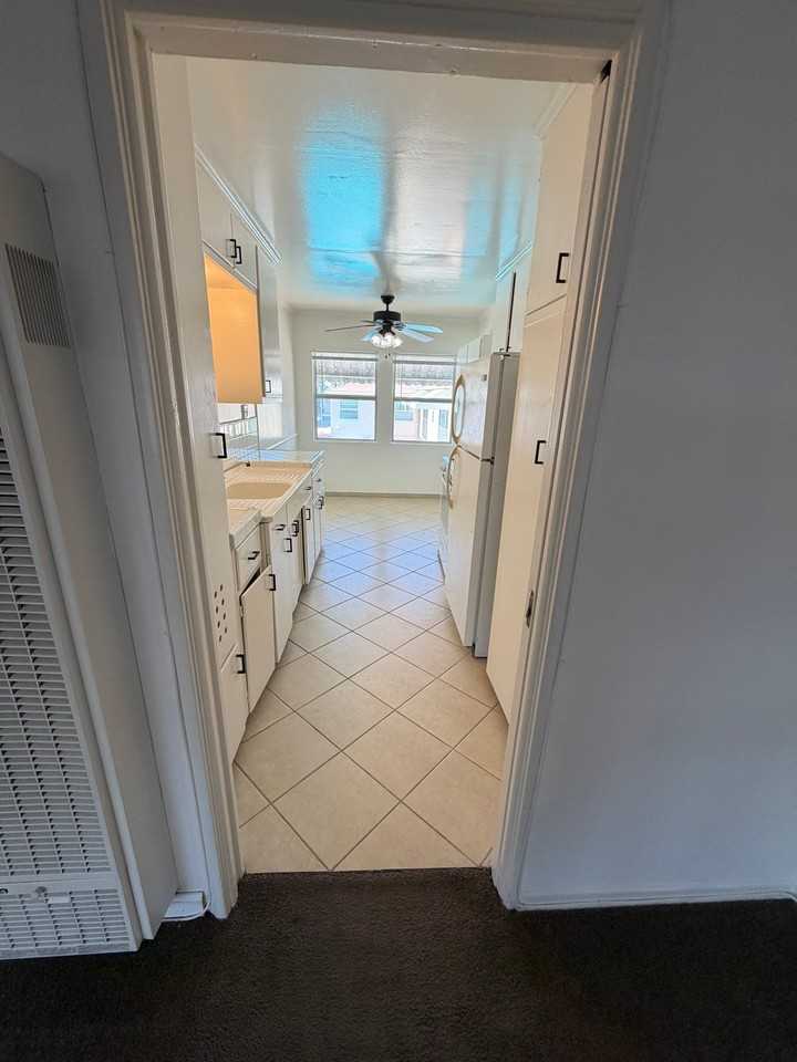 918 N Market St #5 - Photo 4 of 11