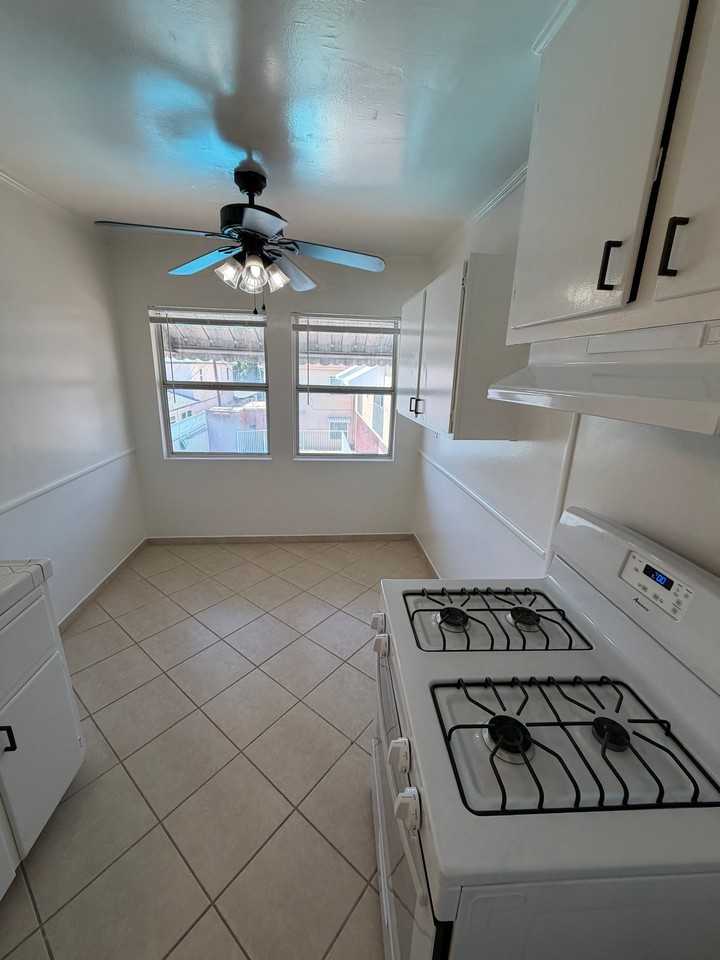 918 N Market St #5 - Photo 5 of 11