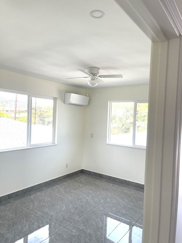 918 8th Ave - Photo 3 of 4