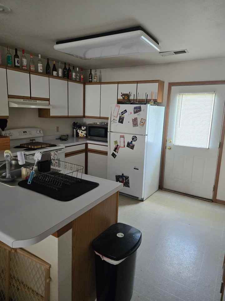 625 E 17th St - Photo 3 of 4