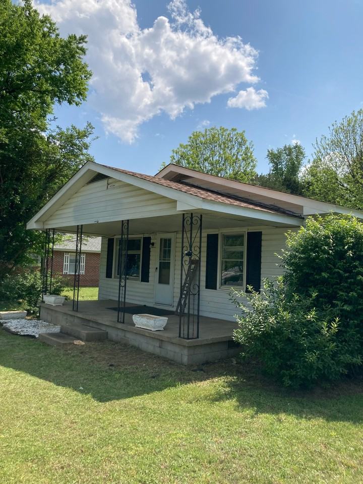 605 N Main St