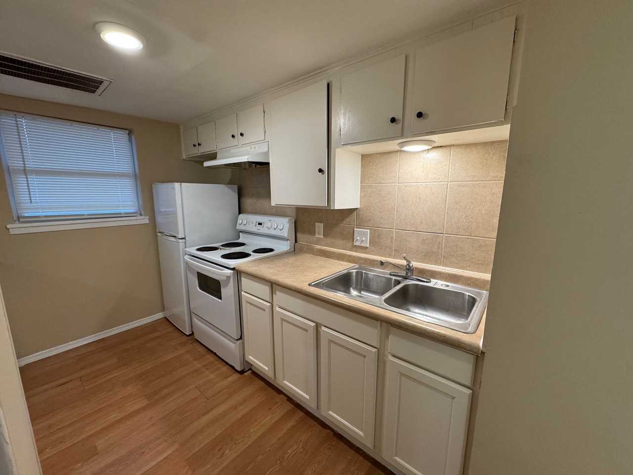 1034 W Village Ct #C - Photo 6 of 8