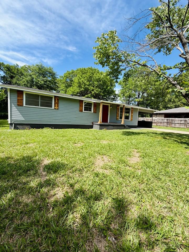 3610 Davis St - Photo 3 of 20