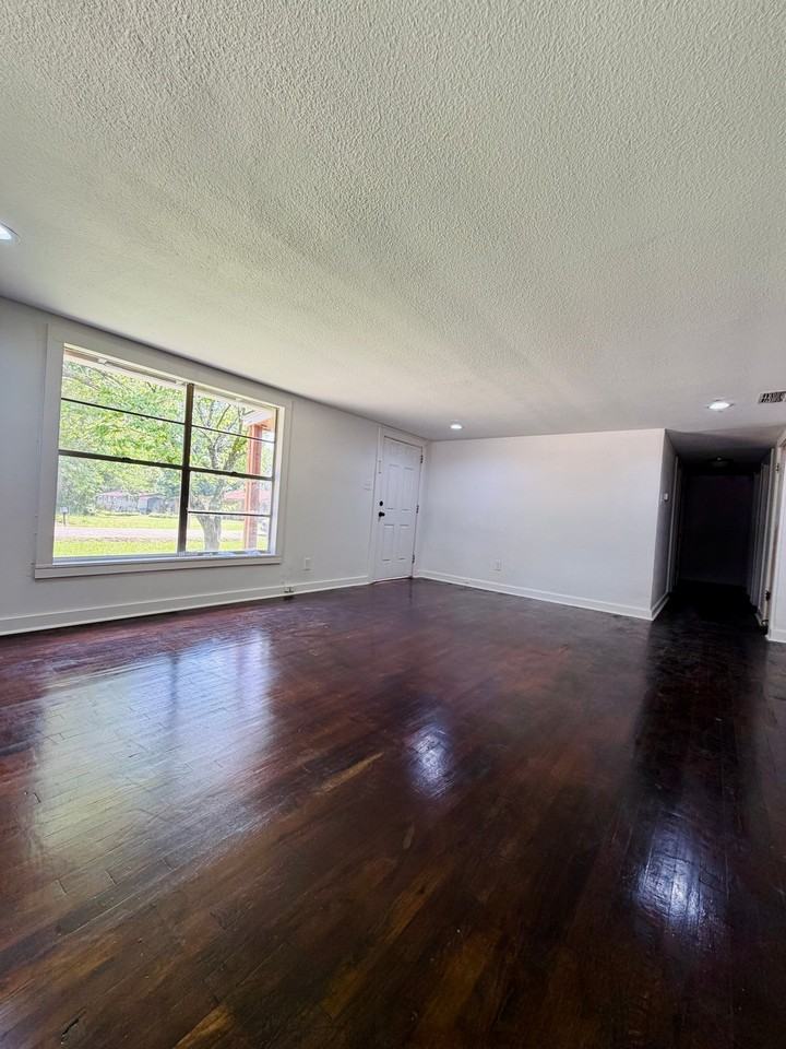 3610 Davis St - Photo 5 of 20