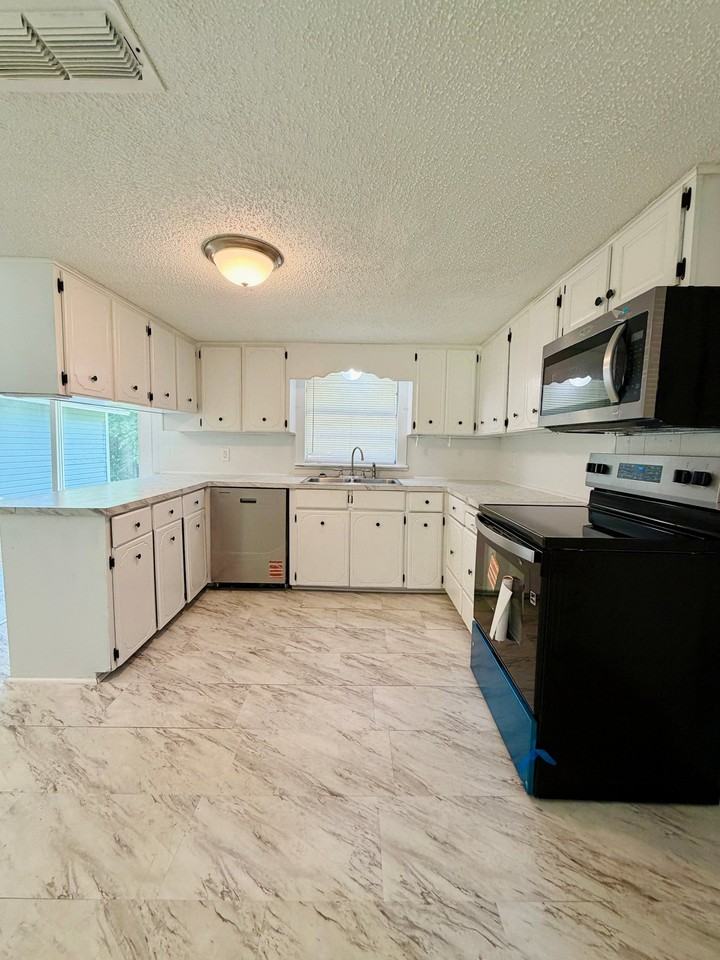 3610 Davis St - Photo 6 of 20