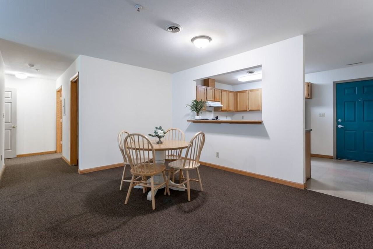 905 W Springfield Ave - Photo 3 of 7