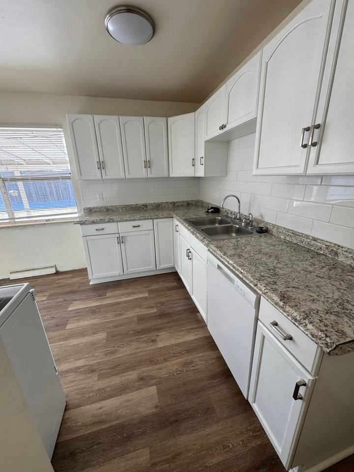 2547 14th Ave - Photo 2 of 2