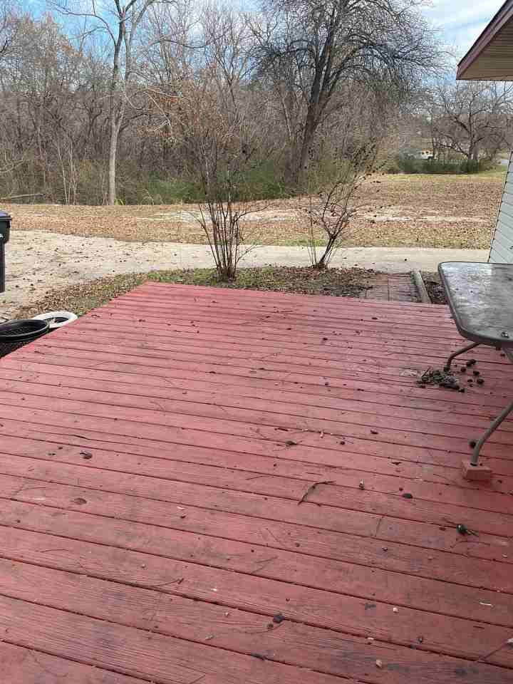 1225 W Hanna St - Photo 2 of 11