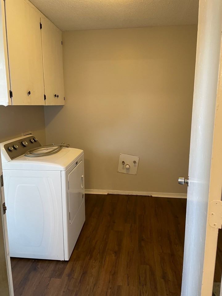 1225 W Hanna St - Photo 4 of 11