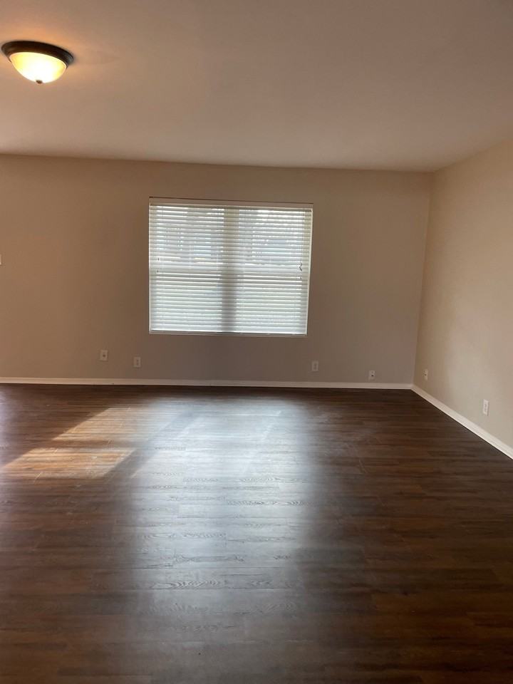 1225 W Hanna St - Photo 5 of 11