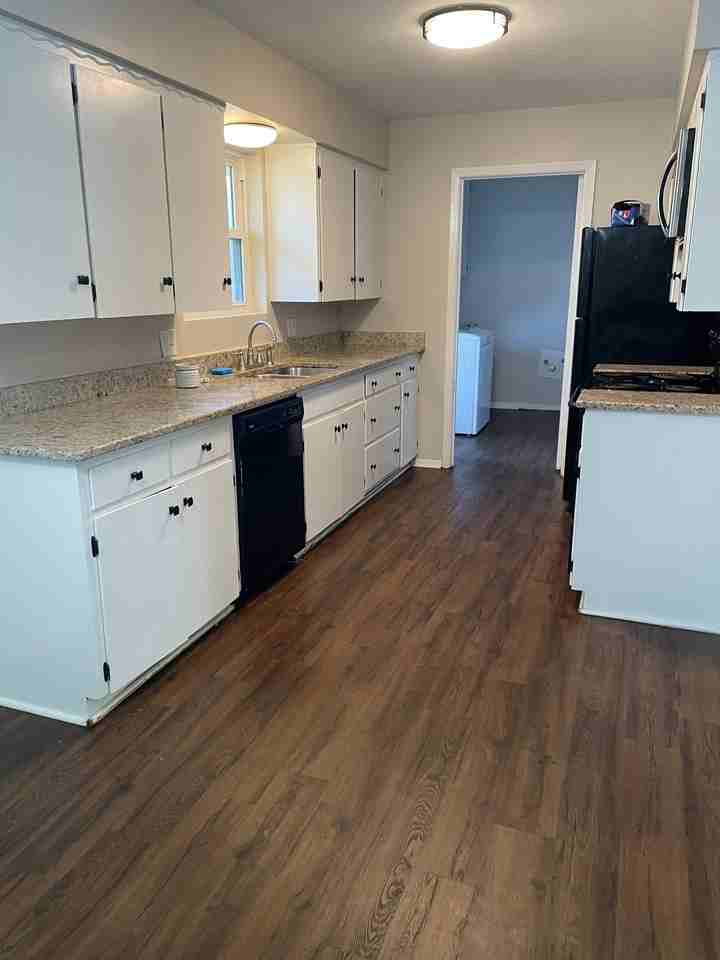 1225 W Hanna St - Photo 6 of 11