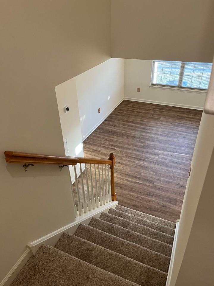 211 Prairie Ct - Photo 5 of 9
