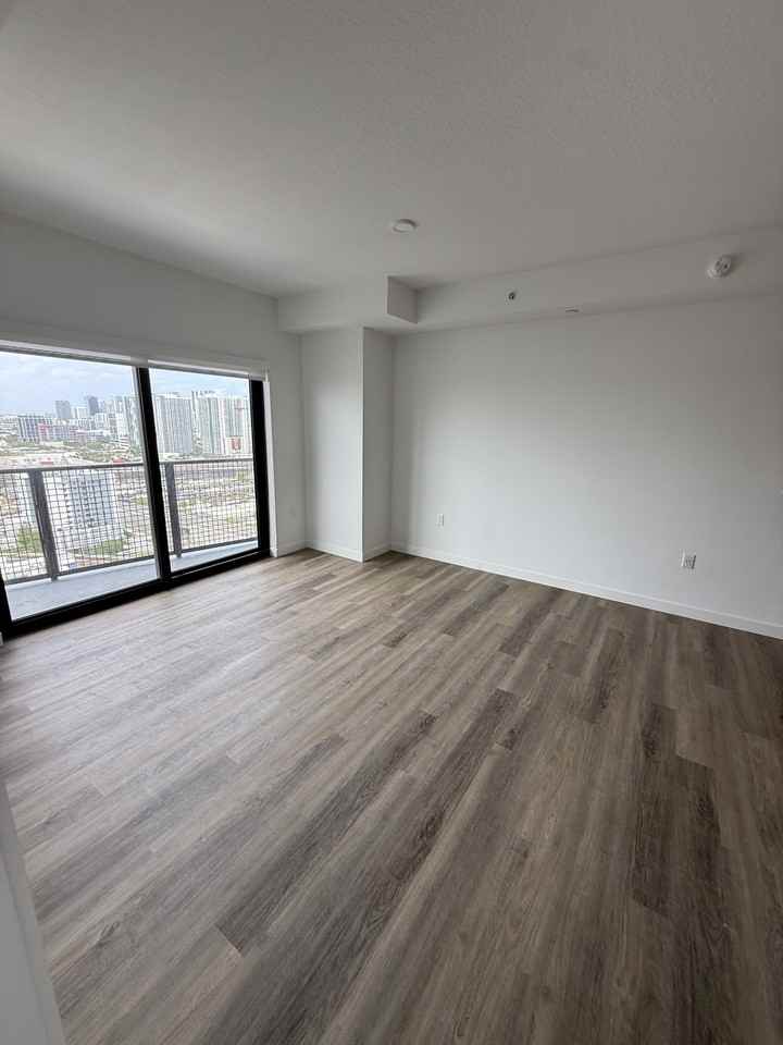 120 Northwest 7th Avenue #B - Photo 5 of 19