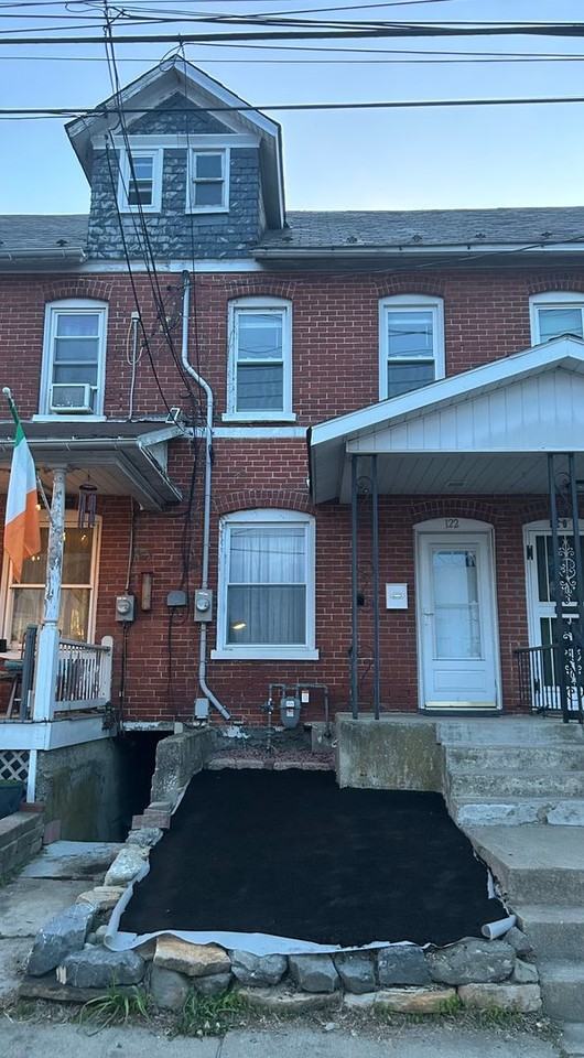 122 S Spruce St