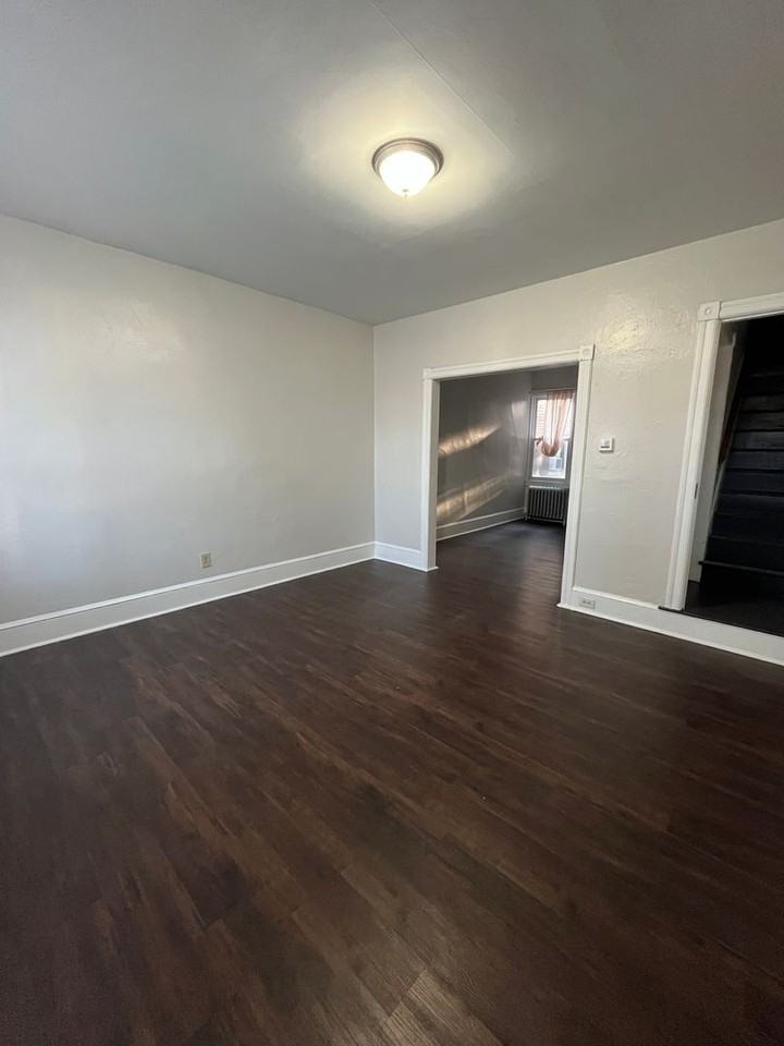 122 S Spruce St - Photo 2 of 15