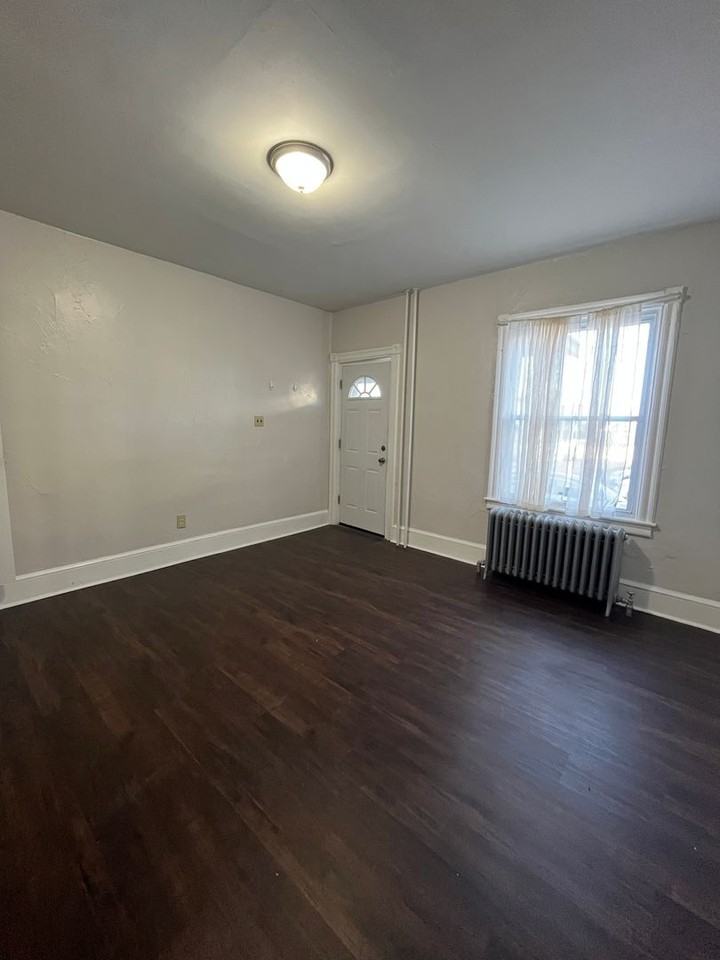 122 S Spruce St - Photo 3 of 15