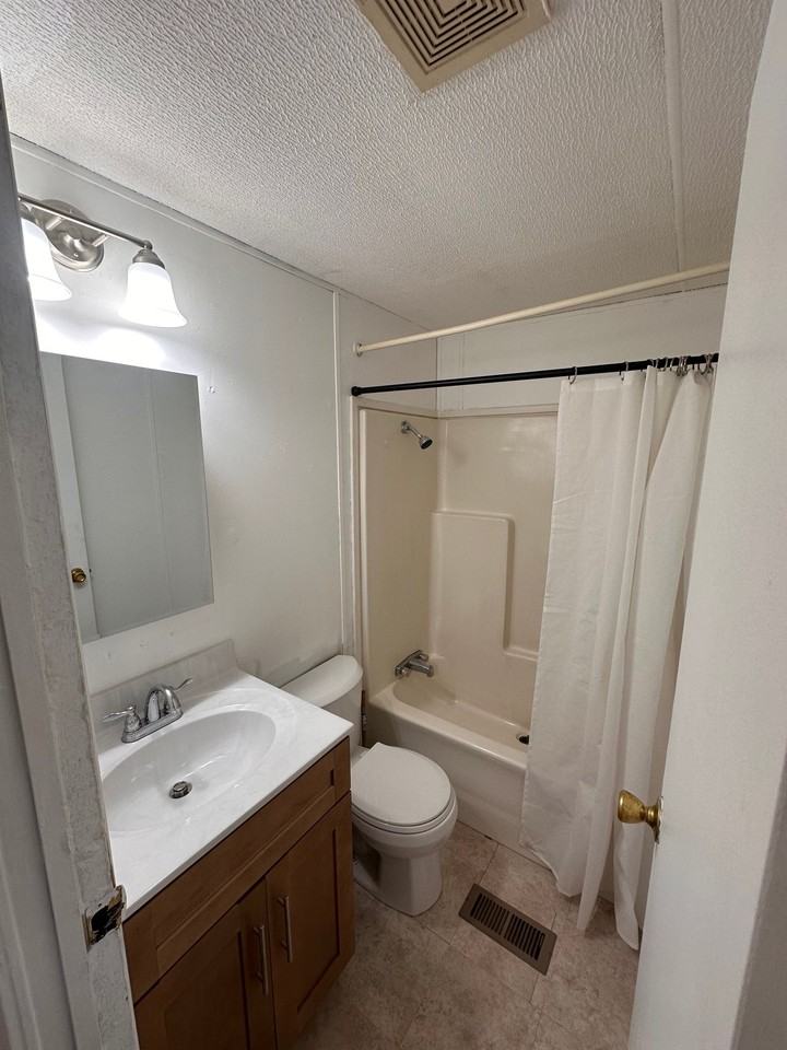 7555 R H Rd - Photo 4 of 11