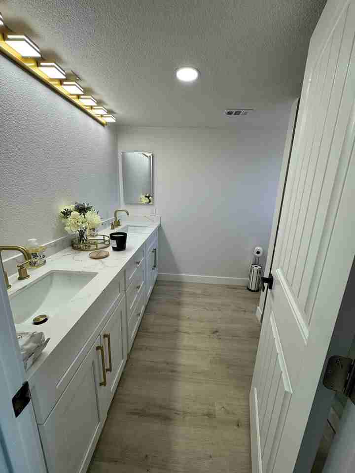 1565 Joanne St - Photo 2 of 5