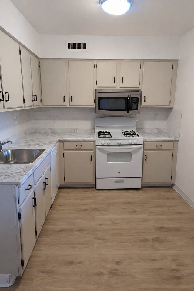 47301 Delaire Landing Rd #301 - Photo 4 of 21