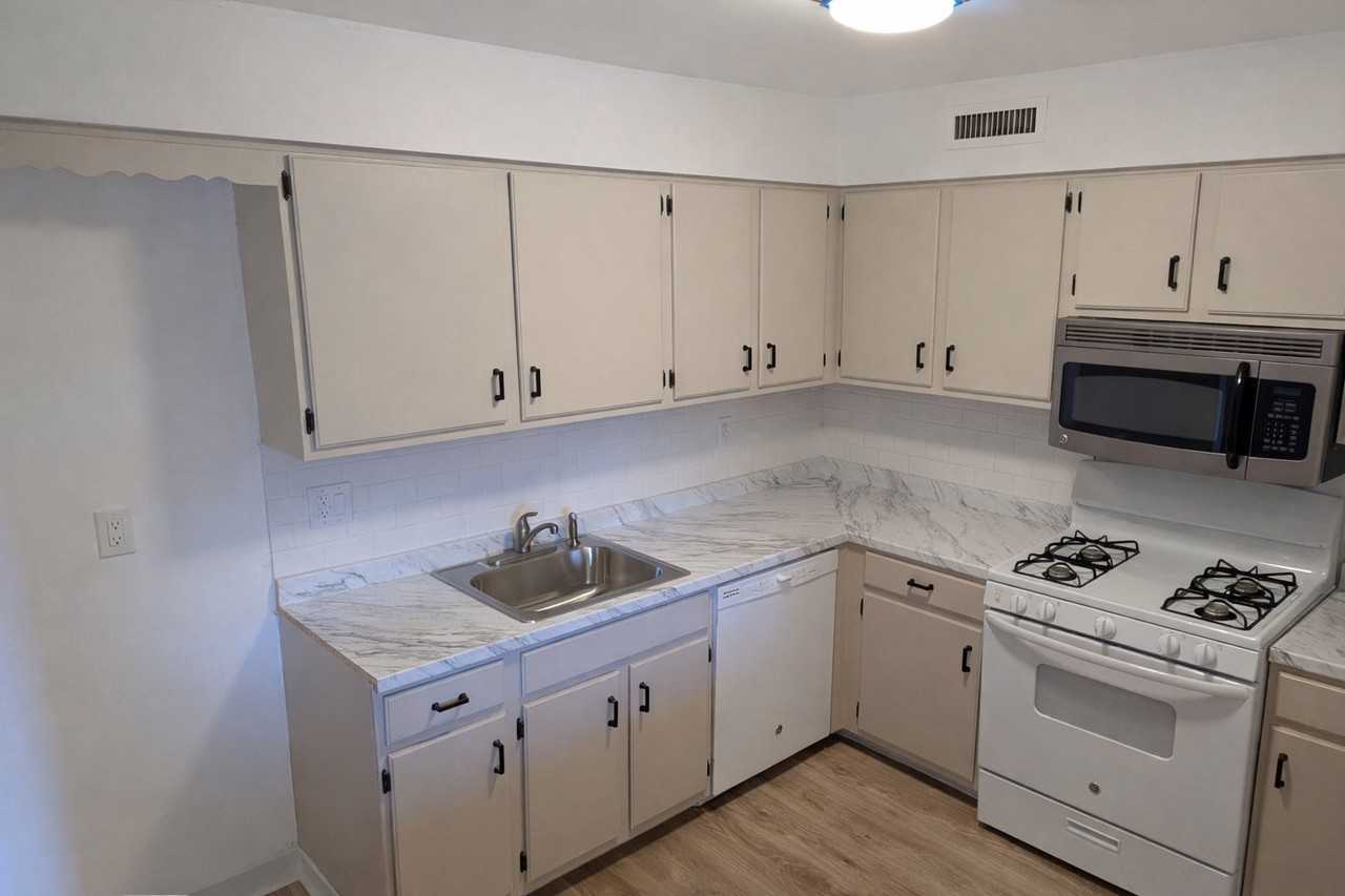 47301 Delaire Landing Rd #301 - Photo 5 of 21