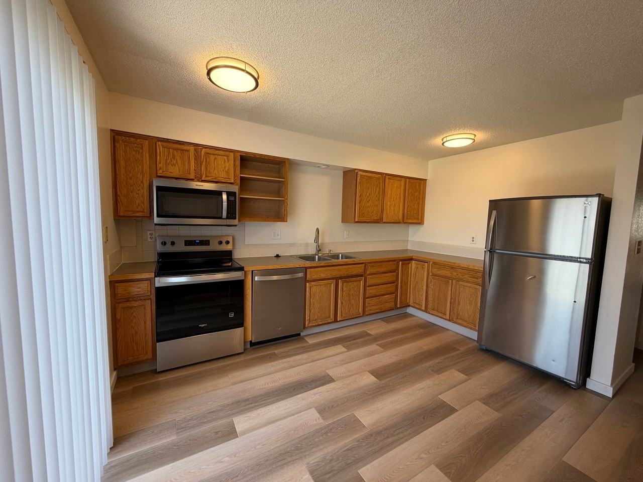 919 44th Avenue Ct - Photo 3 of 10