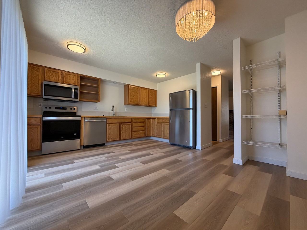 919 44th Avenue Ct - Photo 4 of 10