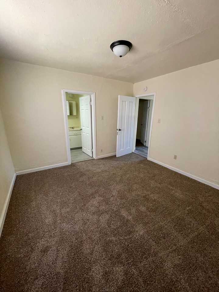 2032 Nw 13th Ave #2032NW13TH - Photo 3 of 5