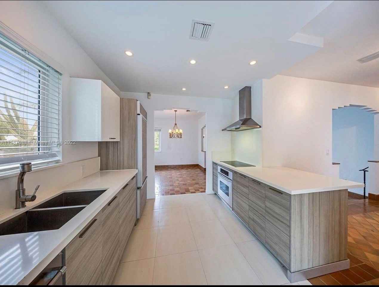 1082 Ne 89th St - Photo 5 of 12