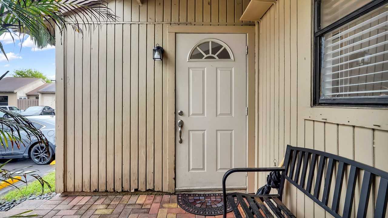 2056 Sw 81st Way - Photo 4 of 18