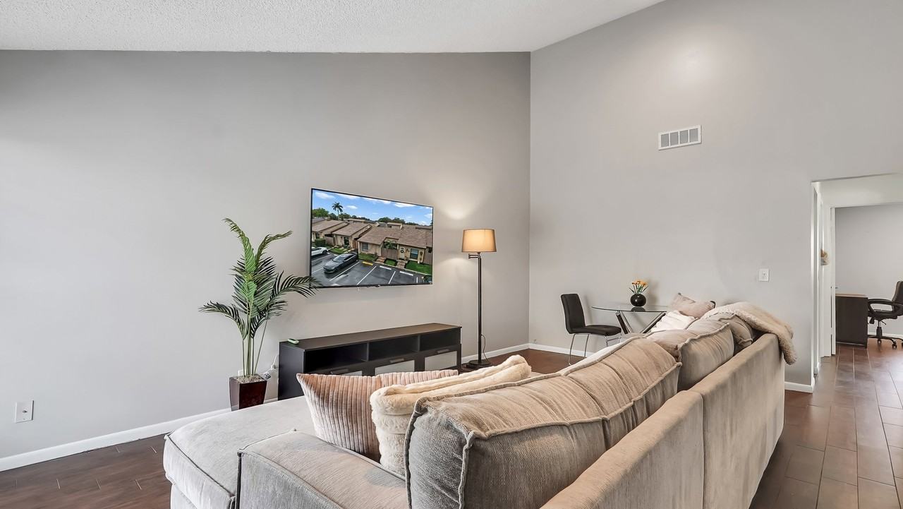 2056 Sw 81st Way - Photo 5 of 18