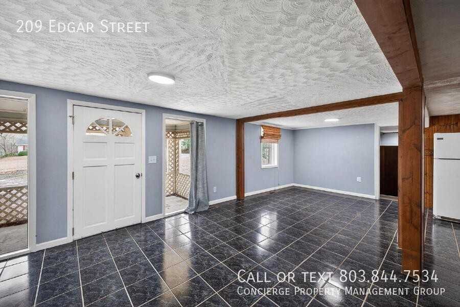 209 Edgar St - Photo 3 of 19