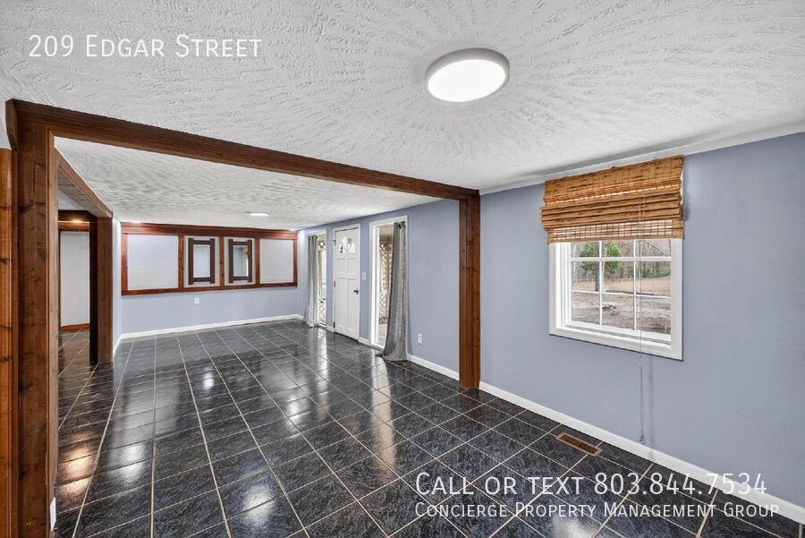 209 Edgar St - Photo 4 of 19