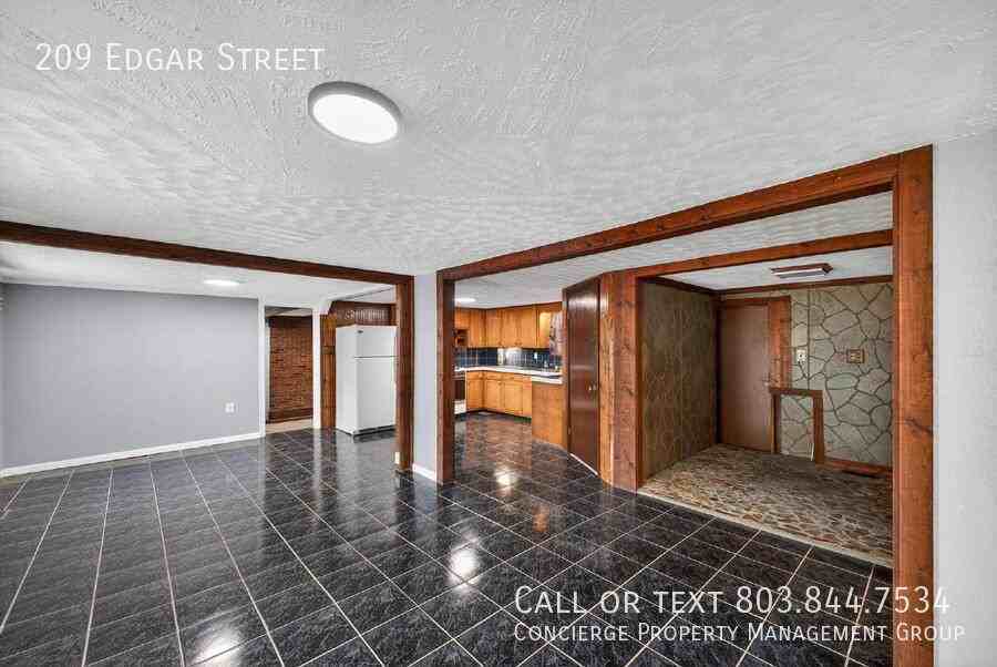 209 Edgar St - Photo 7 of 19