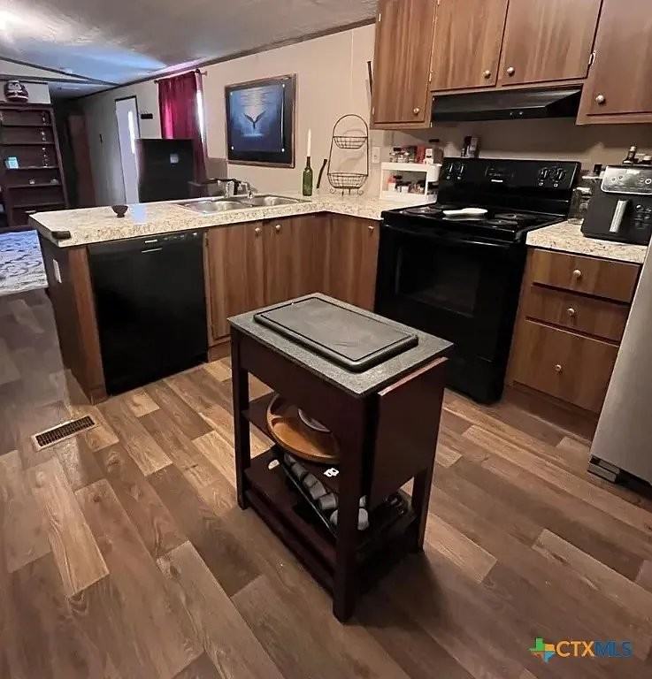 453 E Zipp Rd - Photo 4 of 10