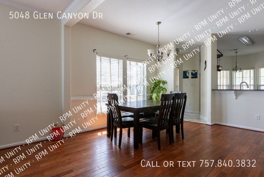 5048 Glen Canyon Dr - Photo 3 of 14