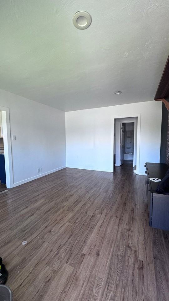 8102 Mckinley Ave - Photo 4 of 7