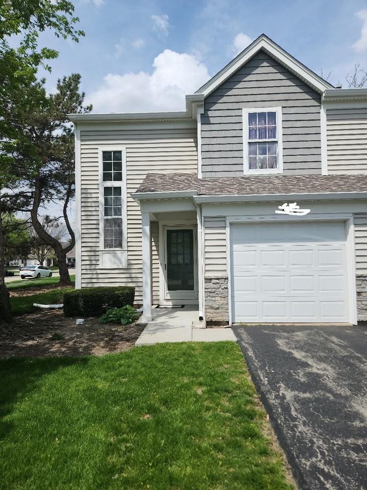 1712 College Green Dr - Photo 2 of 2