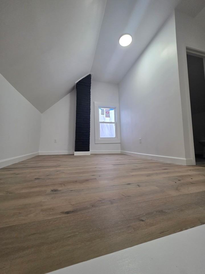 3061 W 46th St #C - Photo 2 of 5