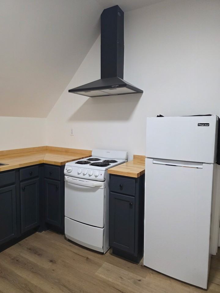 3061 W 46th St #C - Photo 4 of 5