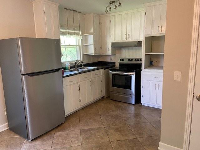 220 Eastland Ave - Photo 2 of 6