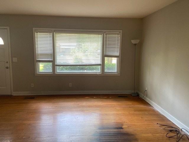 220 Eastland Ave - Photo 3 of 6