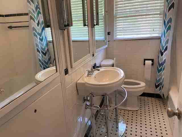 220 Eastland Ave - Photo 4 of 6