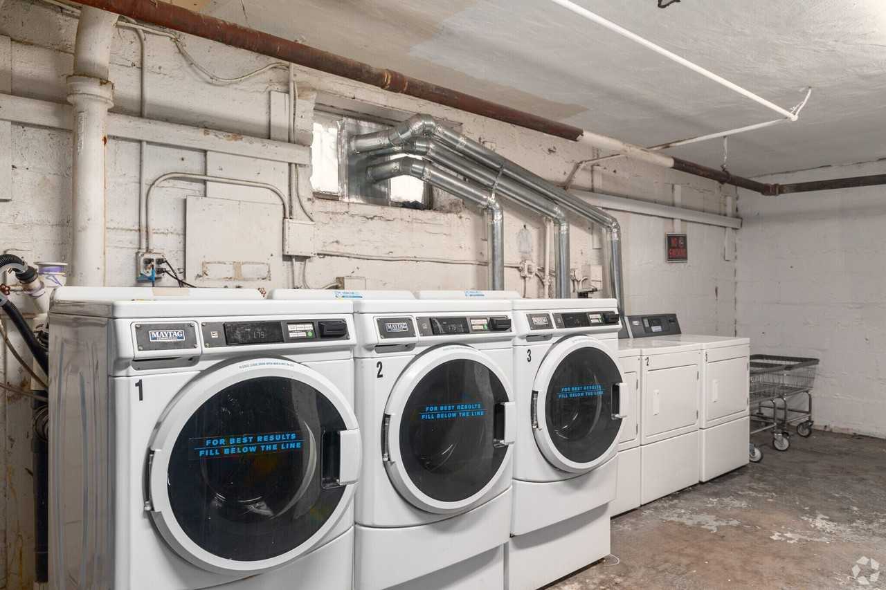 457 W State St #1A - Photo 2 of 4