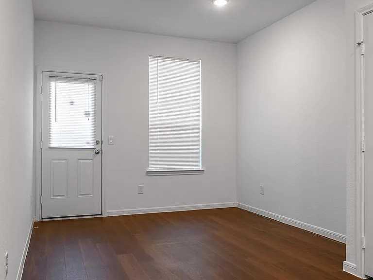 10222 Clearwick St - Photo 6 of 10