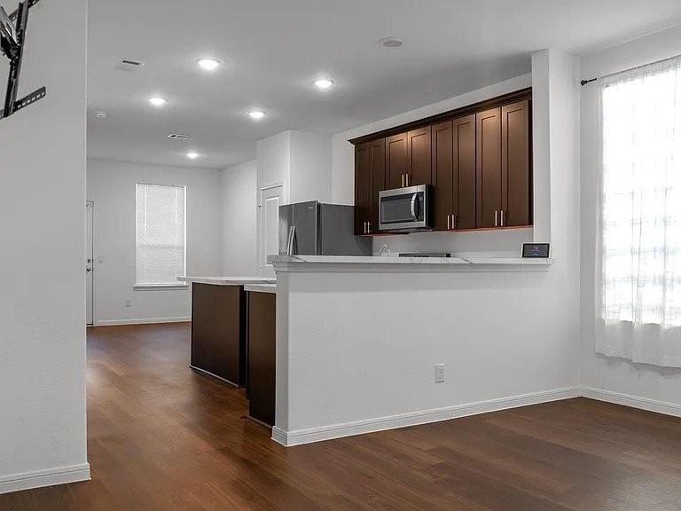 10222 Clearwick St - Photo 7 of 10