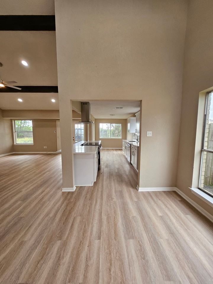 214 Oleander St - Photo 3 of 19