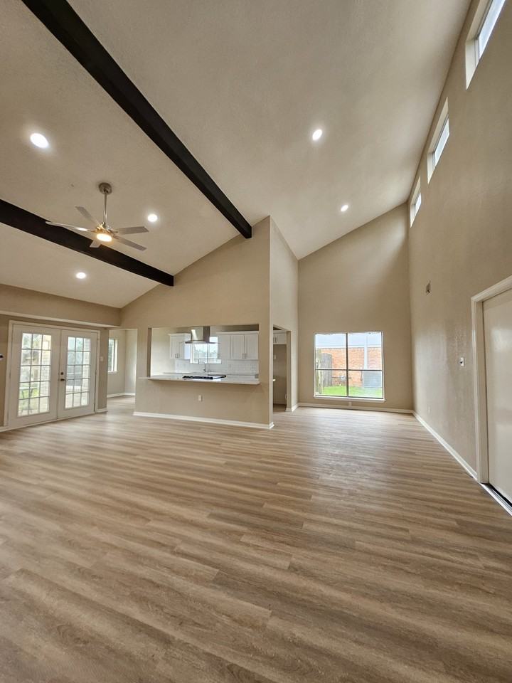 214 Oleander St - Photo 4 of 19