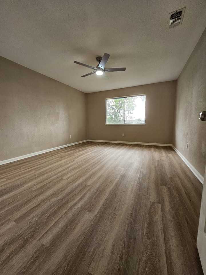 214 Oleander St - Photo 7 of 19