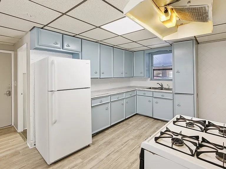 27 Saint Paul St #1 - Photo 4 of 10