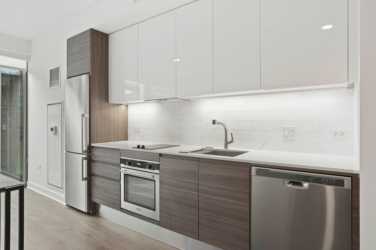 420 N Franklin St - Photo 3 of 9